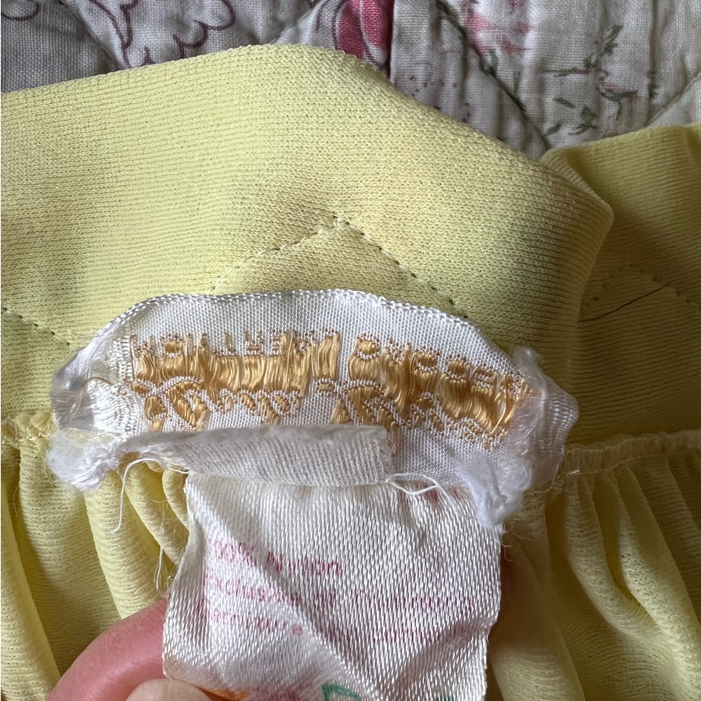 Vintage Linda Montréal Nylon Nightgown Yellow Flowers Embroidery One Size - Picture 14 of 15